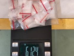Polsek Tambusai Utara RINGKUS Dua Pengedar Narkotika di MAHATO , Sita Barang Bukti 22 Paket Sabu.