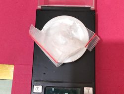 Polsek Tambusai Utara Gerebek Rumah Kontrakan di Desa Bangun Jaya ,” Seorang Pengedar Diamankan dengan Barang Bukti 4,16 Gram Sabu.